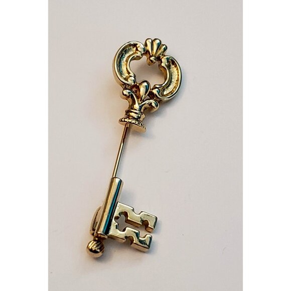 Avon Skeleton Key Gold Tone Stick Pin - Picture 1 of 3